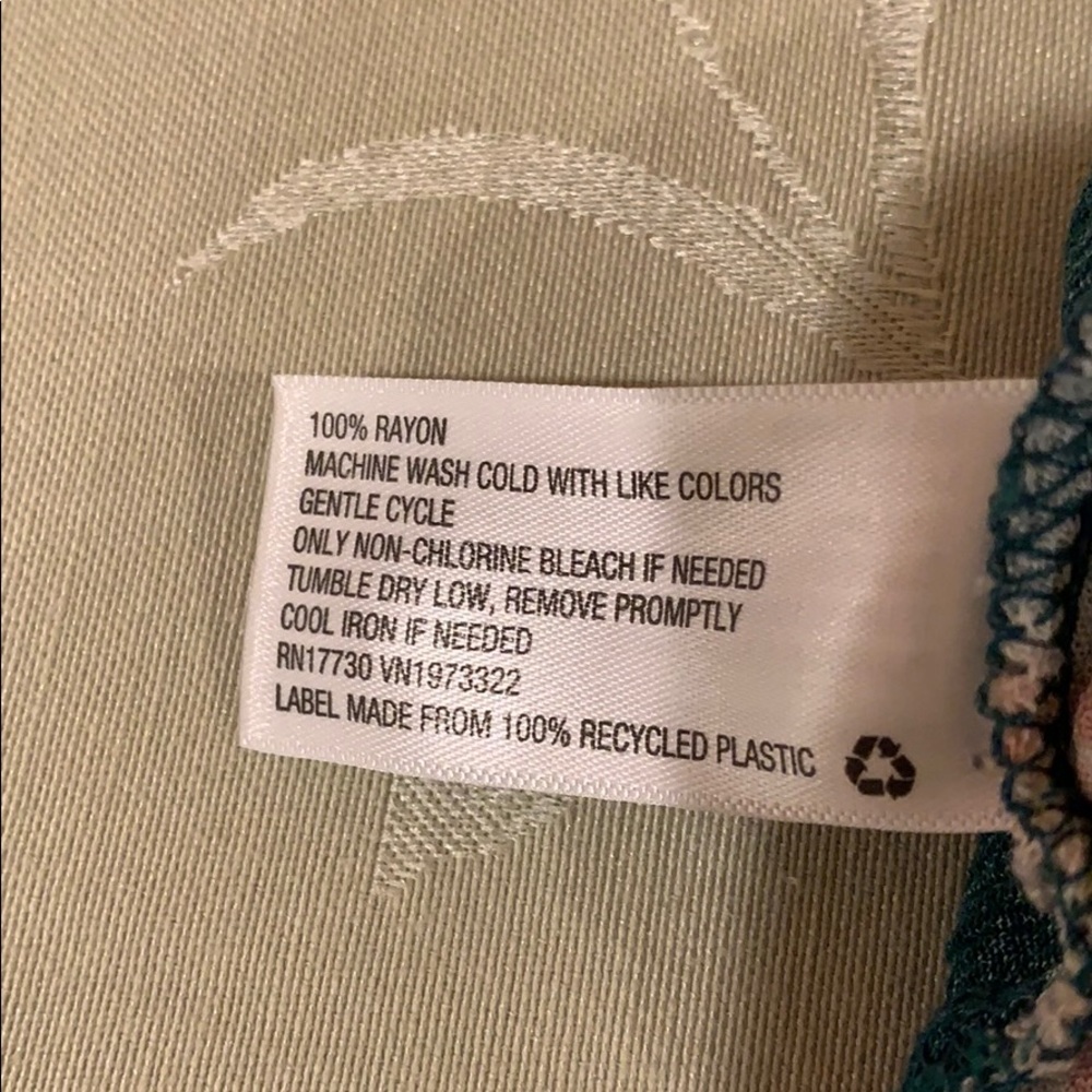 Xhilaration Button-Down Crop Top - Picture 6 of 6
